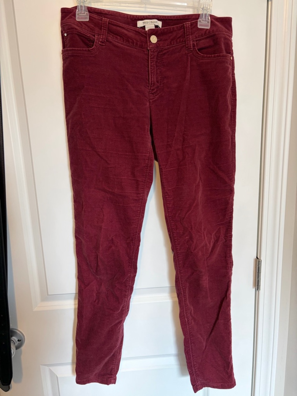 White House Black Market Skinny velvet pants in Wine